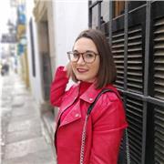 Graduada en Historia y en el Máster de Formación de Profesorado de Educación Secundaria, bachillerato, formación profesional y enseñanza de idiomas
